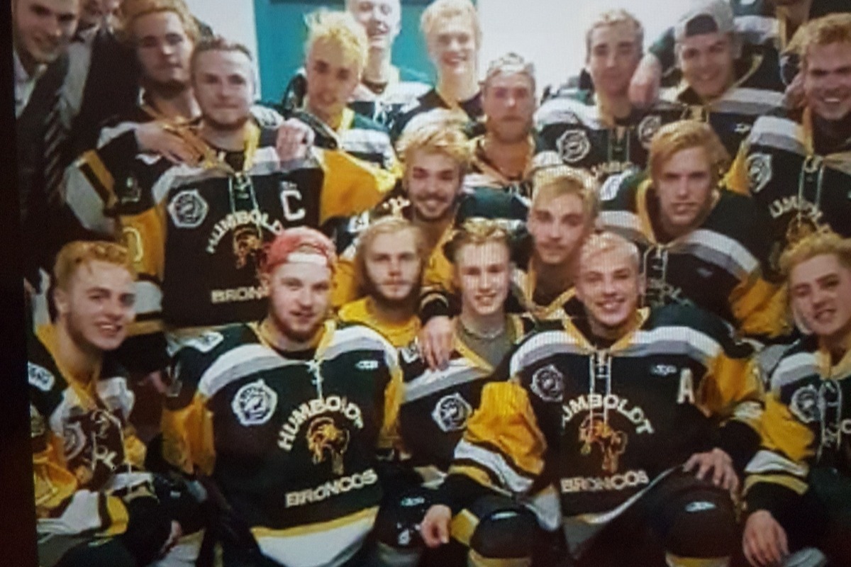 Drake wears Humboldt Broncos jersey to Raptors game